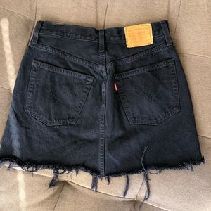 Levi’s denim skirt size 26! Great condition!